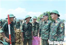 Tư lệnh Quân khu kiểm tra, chỉ đạo công tác khắc phục hậu quả bão số 11 tại Bắc Ninh